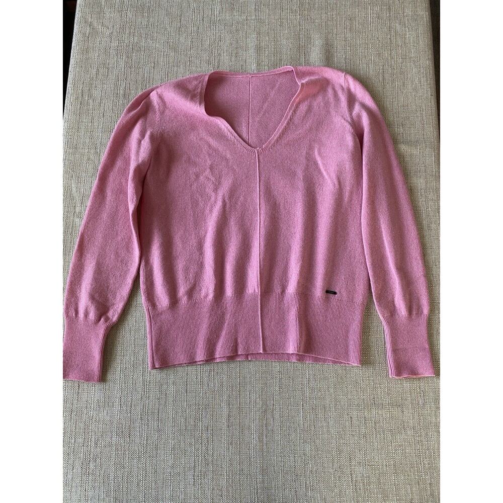 AKRIS  V-Neck Sweater in Ultra Fine 100% Italian Cashmere Rose Pink S/M